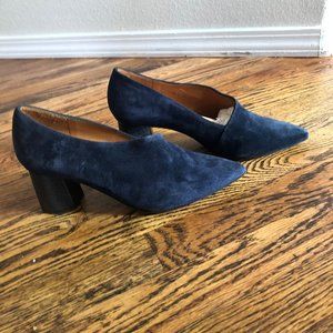 Chie Mihara Loa women's shoe in Navy Blue suede with grape heel